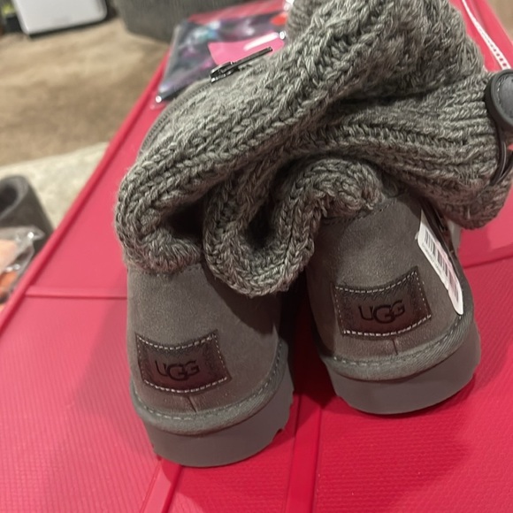 UGG GRAY TALL KNIT BOOTS NWT SIZE 9 , from Dillards warm - Picture 5 of 5